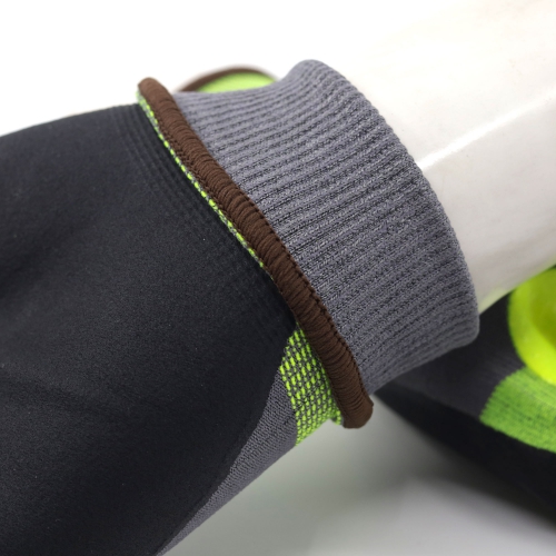 Ett par handskar i kategorin Skärskydd från skydd.com